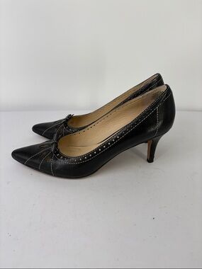 ☘️ Circa Joan & David Pointed-Toe Black Leather Pumps with Decorative Cutouts